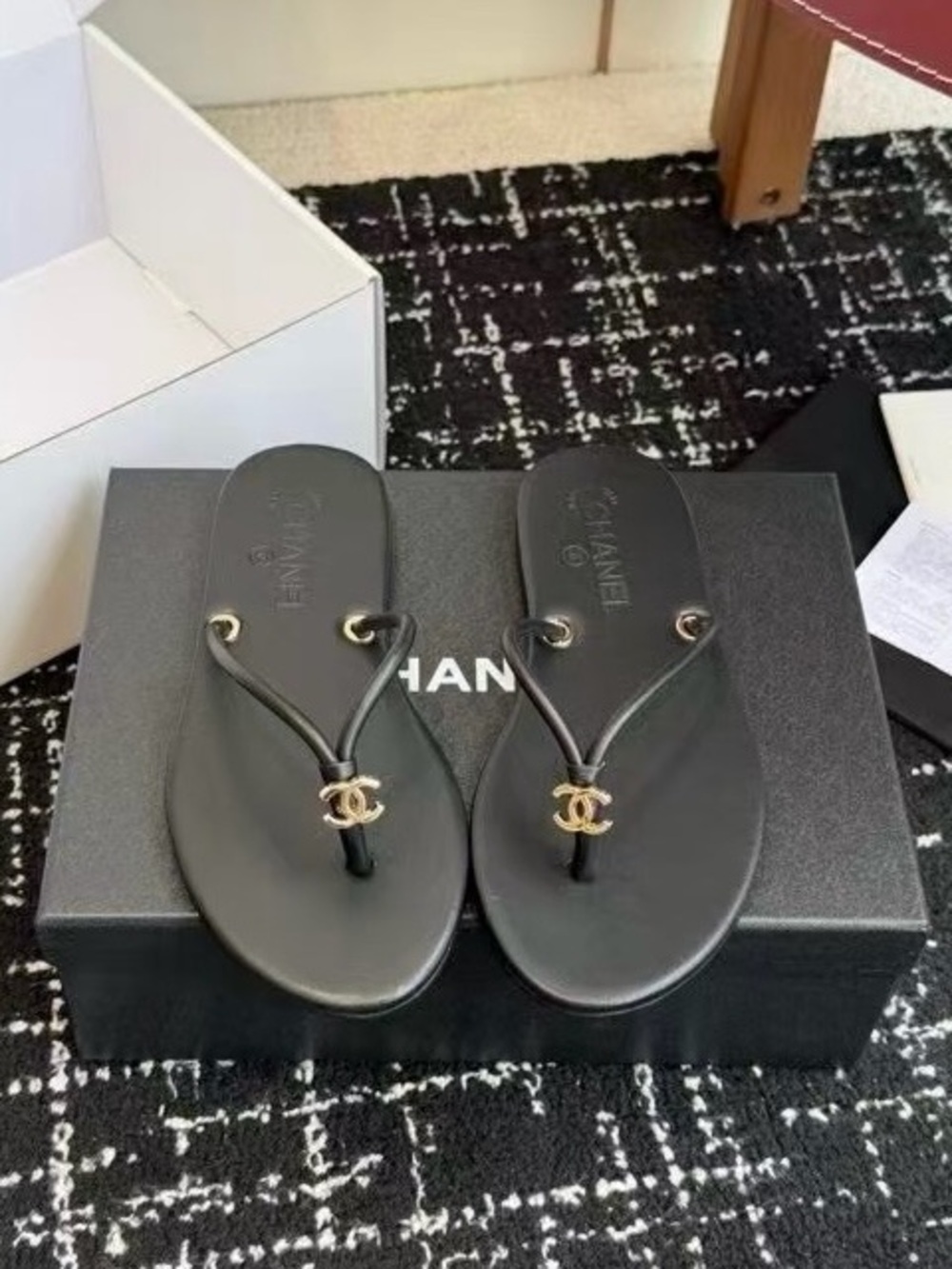 Black Leather CC Thong Sandals with Gold Logo Hardware. Size 39 US8 - Picture 7 of 9